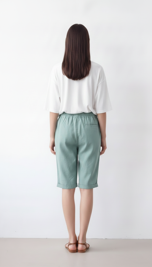 Women's relaxed cotton shorts with pockets