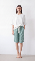 Women's relaxed cotton shorts with pockets