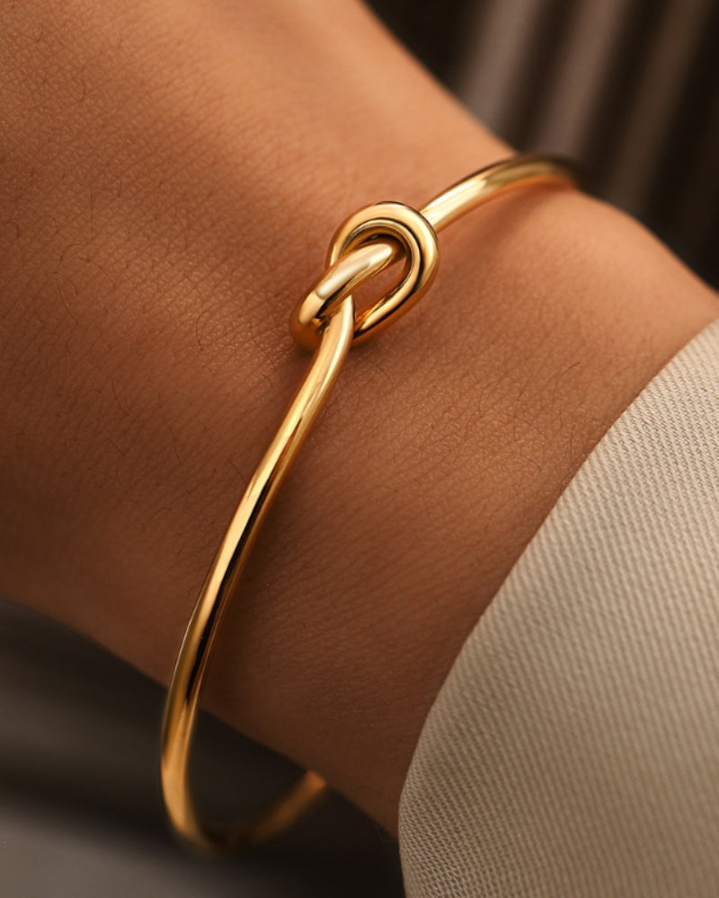 Pearlava | Eternity Knot Bracelet